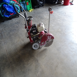 Concrete floor saw