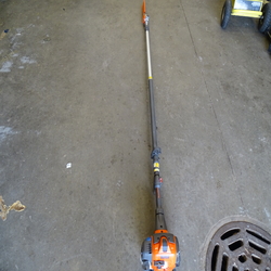 Pruner, gas powered, telescoping